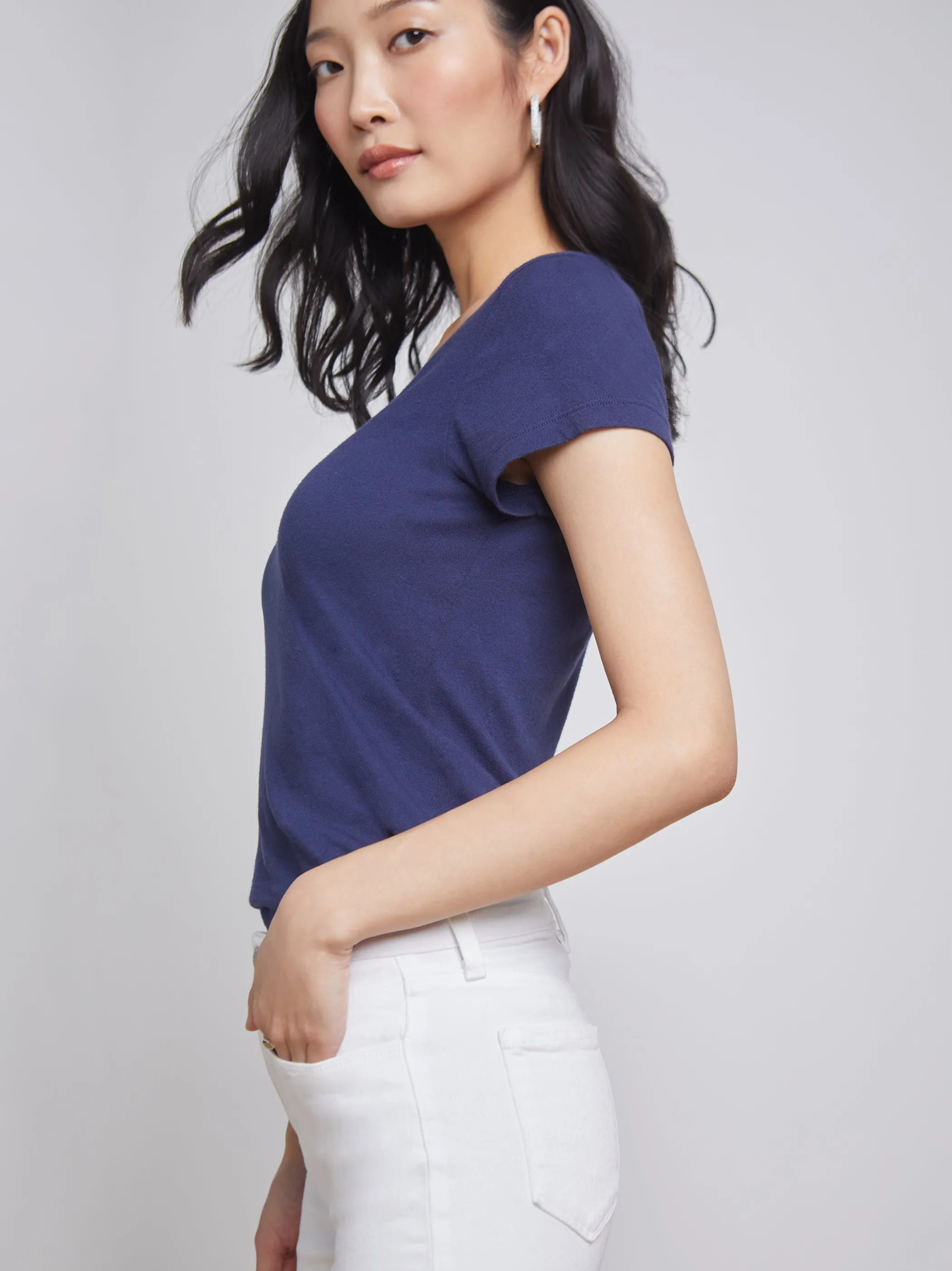 Tees*L'AGENCE BECCA COTTON V-NECK TEE Navy
