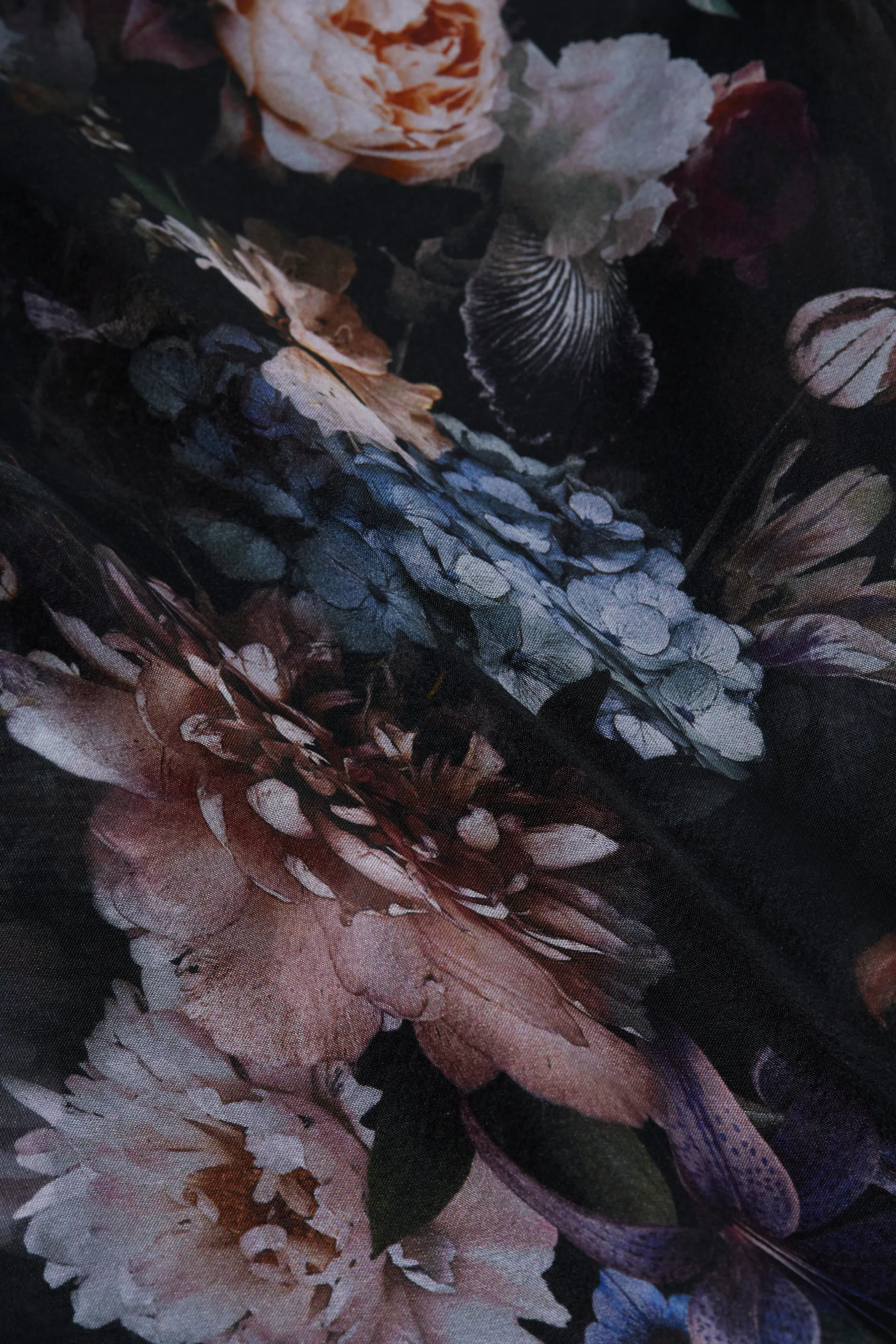 cambria_silk_tieneck_blouse_4.webp Blouses & Tops*L'AGENCE CAMBRIA SILK TIE-NECK BLOUSE BlackMultiVintageOilFlower