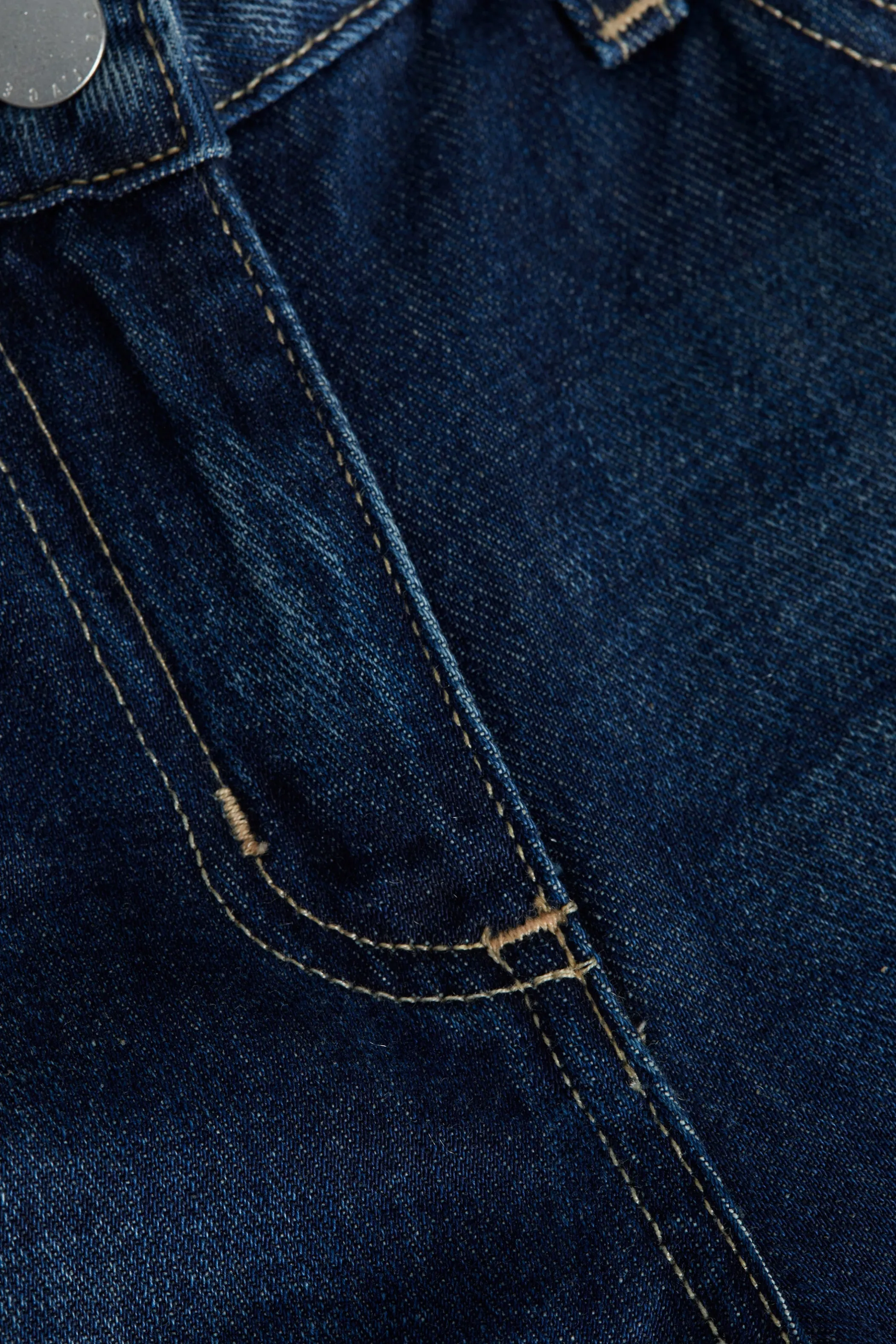 nevia_slouchy_straightleg_jean_4.webp New Denim*L'AGENCE NEVIA SLOUCHY STRAIGHT-LEG JEAN MerritDestruct