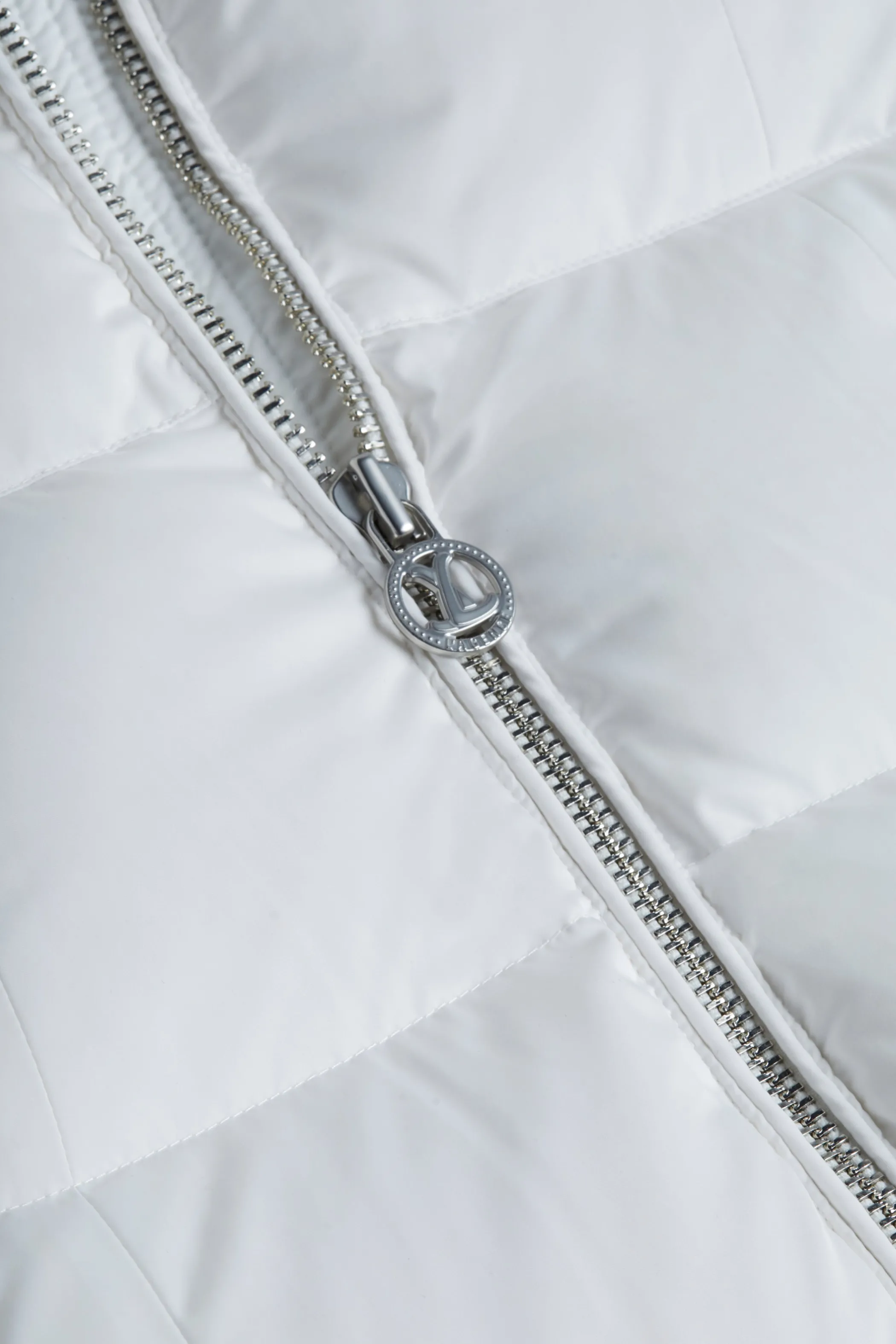 whistler_down_maxi_puffer_3-1.webp Outerwear | Blazers & Jackets*L'AGENCE WHISTLER DOWN MAXI PUFFER White